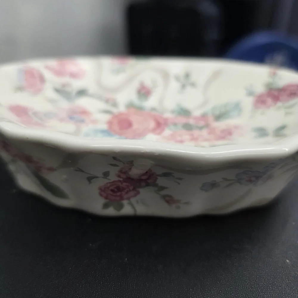 Vintage Ceramic Shabby Rose Soap Dish Rose Bouquet Flowers Collectible